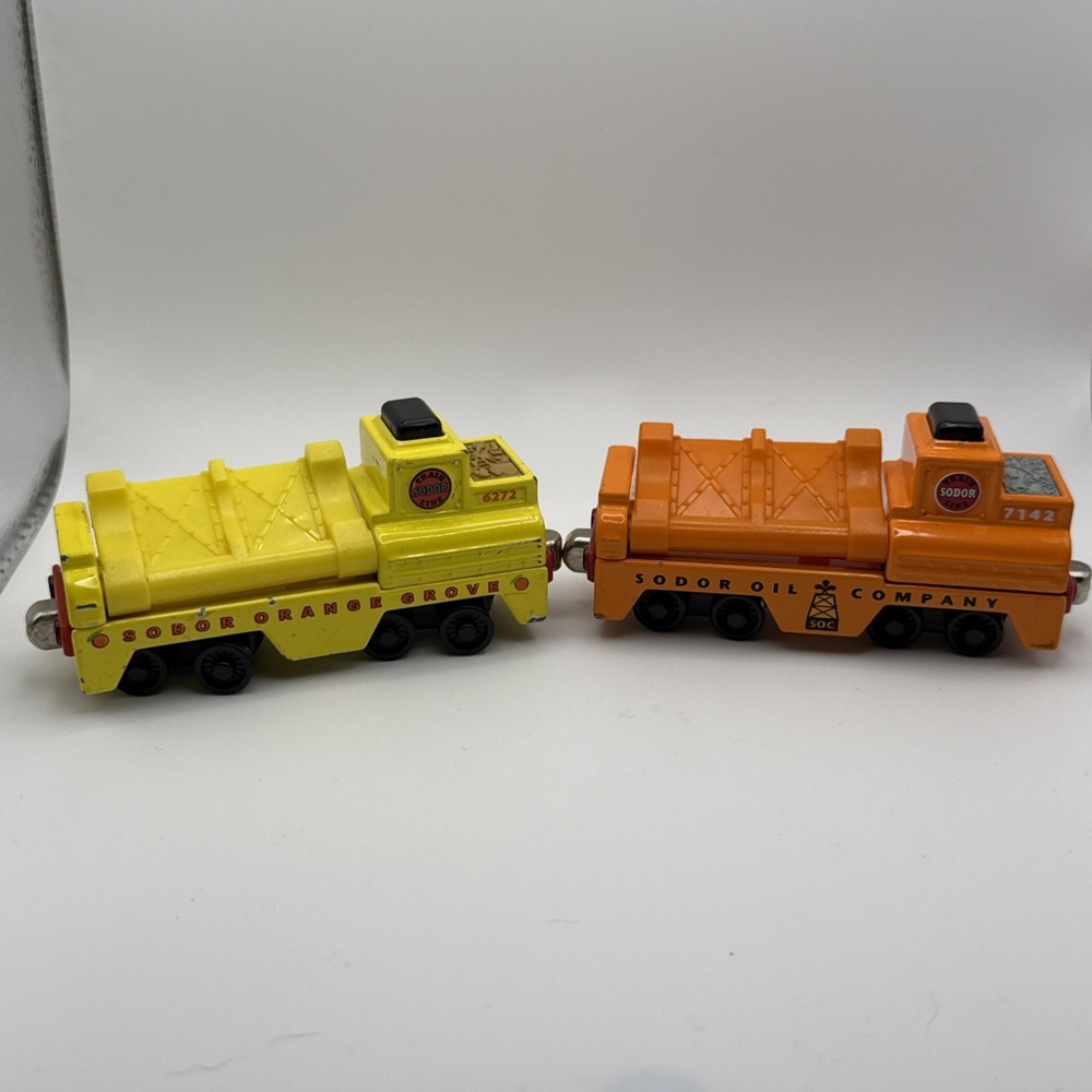 Thomas & Friends Take Along Lot Sodor Oil Company & Orange Grove Train Cars 2003 - Picture 2 of 12